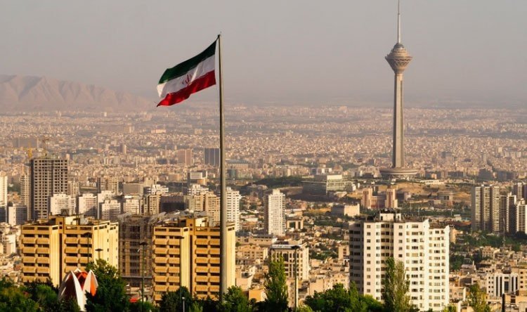 الطيران الإسرائيلي يستهدف بغارات جوية مواقع عسكرية سورية تزامناً مع غارات داخل الأراضي الإيرانية