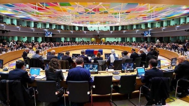 مؤتمر بروكسل يؤكد على ضرورة تكثيف الدعم المالي للدول التي تستضيف اللاجئين السوريين