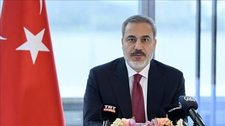 وزير الخارجية التركي يؤكد على ضرورة حل المشاكل الدستورية وتحقيق السلام في سوريا