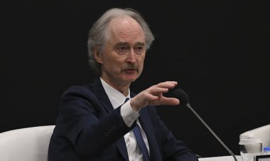 "بيدرسون" يؤكد على أن السوريين يحتاجون لرؤية مسار سياسي جديد للخروج من الصراع.