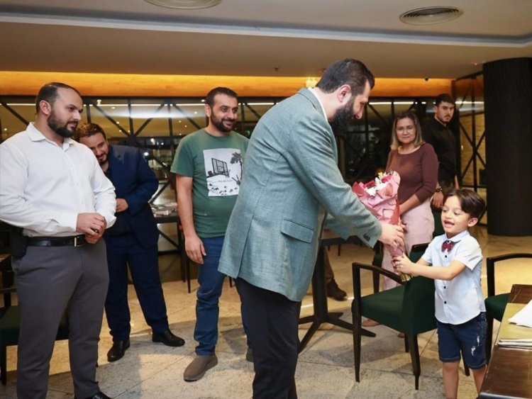 الرئيس الشرع يلتقي الجالية السورية في بيليم البرازيلية خلال مشاركته في قمة المناخ