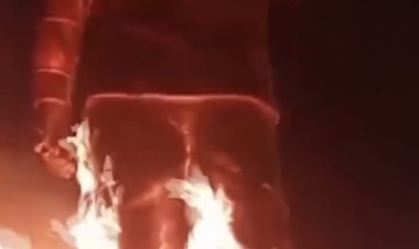 متداول: متظاهرون يحرقون تمثال قاسم سليماني في إيران