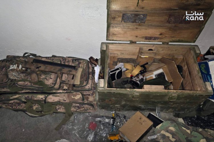 عاجل: قوى الأمن الداخلي تضبط أسلحة وذخائر في حيّ الأشرفية بمدينة حلب كانت تُستخدم من قبل قسد.