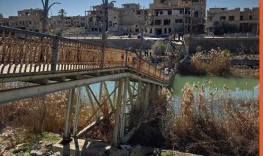 إصابة عدد من المدنيين جراء انهيار جسر "محمد الدرة" للمشاة في دير الزور