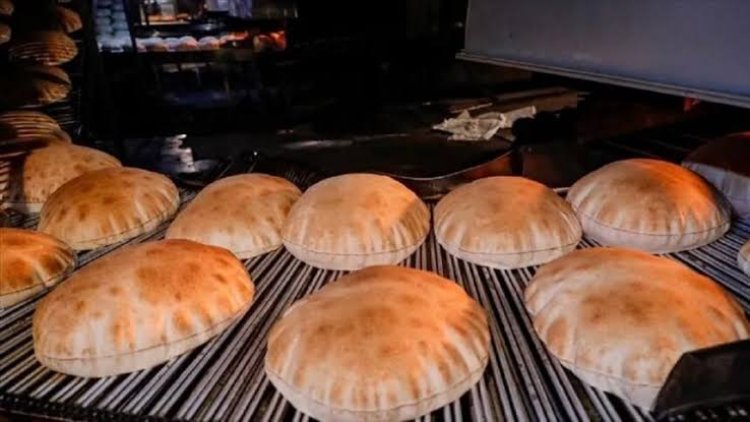 سوريا تخفّض عدد أرغفة ربطة الخبز إلى 8 مع تثبيت السعر